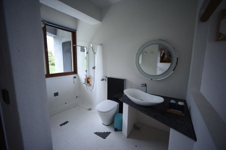 Bathroom 4, Stone Party, Taitung