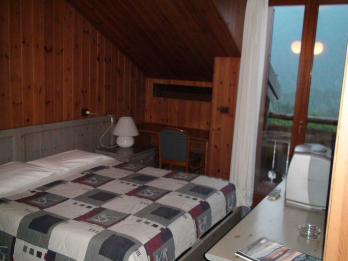 Bedroom 5, Hotel Calalzo, Belluno