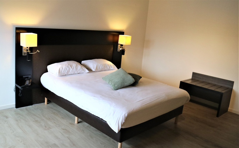 Bedroom 3, Eurotel Lanaken - Different Hotels, Limburg