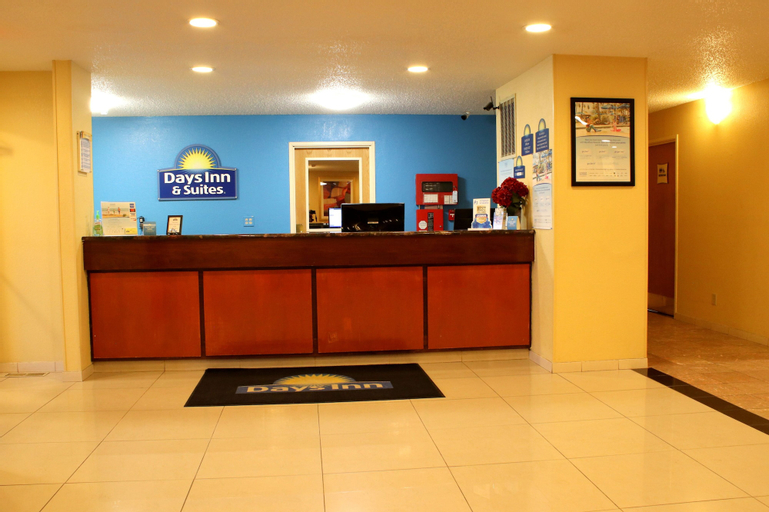 Public Area 2, Days Inn & Suites by Wyndham Bloomington/Normal IL, McLean