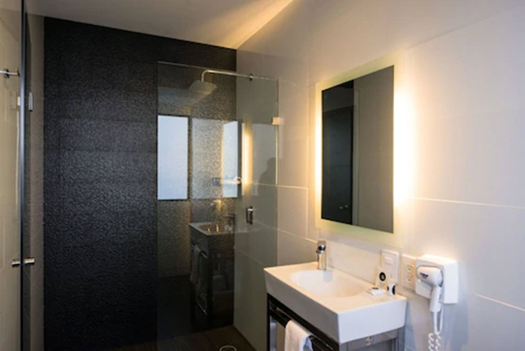 Bathroom 4, Perla Central Hotel, Guadalajara