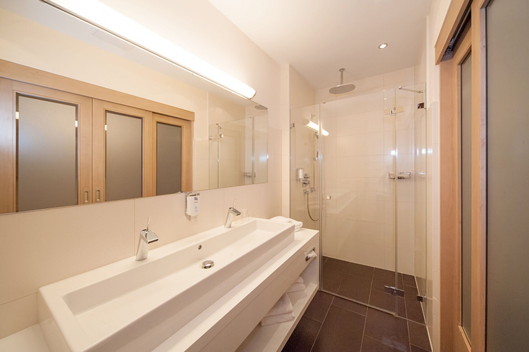 Bathroom 4, Neuhaus Zillertal Resort, Schwaz