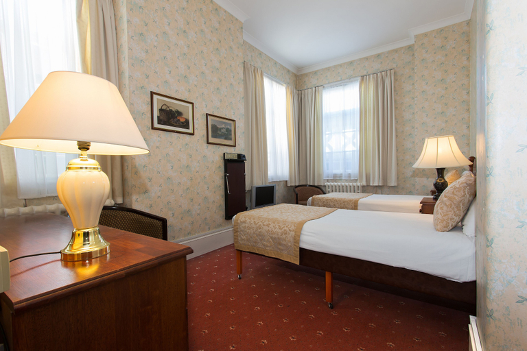 Bedroom 2, Adelphi Hotel, Sefton