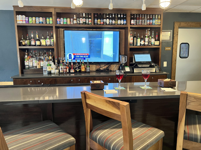 Food & Drinks 5, Four Points by Sheraton Greensboro Airport, Guilford
