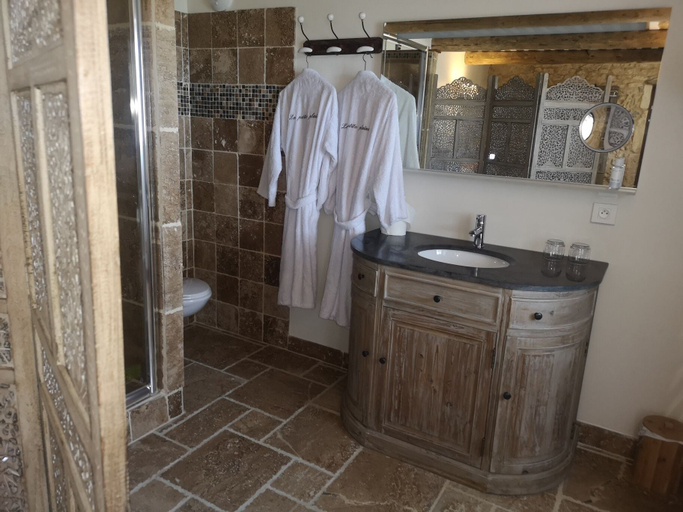 Bathroom 5, La petite plaine, Drôme