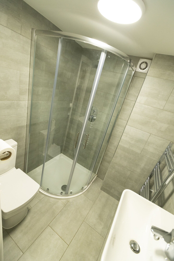 Bathroom 5, Euro Hotel Hammersmith, London