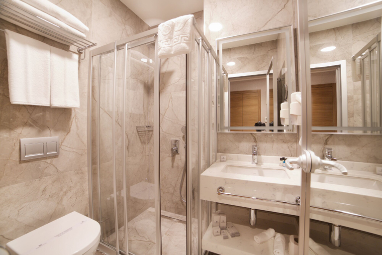 Bathroom 4, Erboy Hotel, Fatih