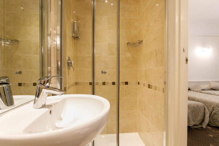 Bathroom 4, Jesmond Hotel, London