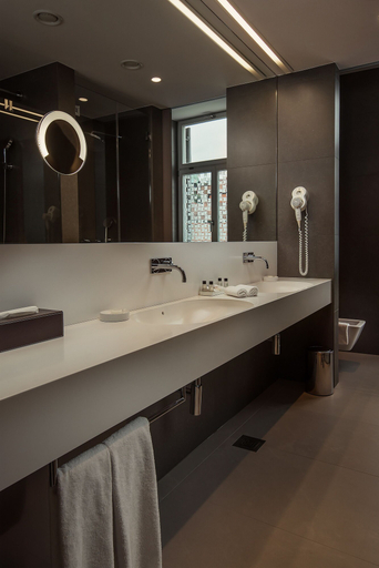Bathroom 5, Cubo, Ljubljana