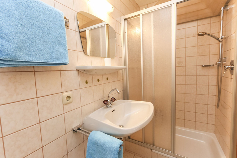 Bathroom 3, Tirolerhof, Kitzbühel