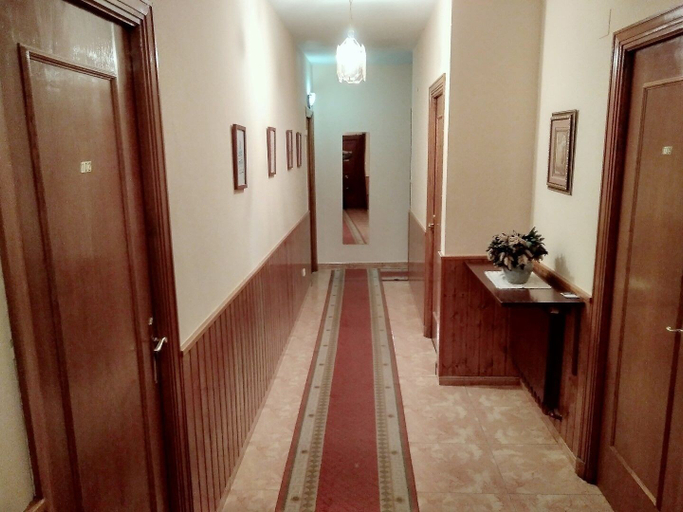 Others 5, Hostal Mayo, Ourense