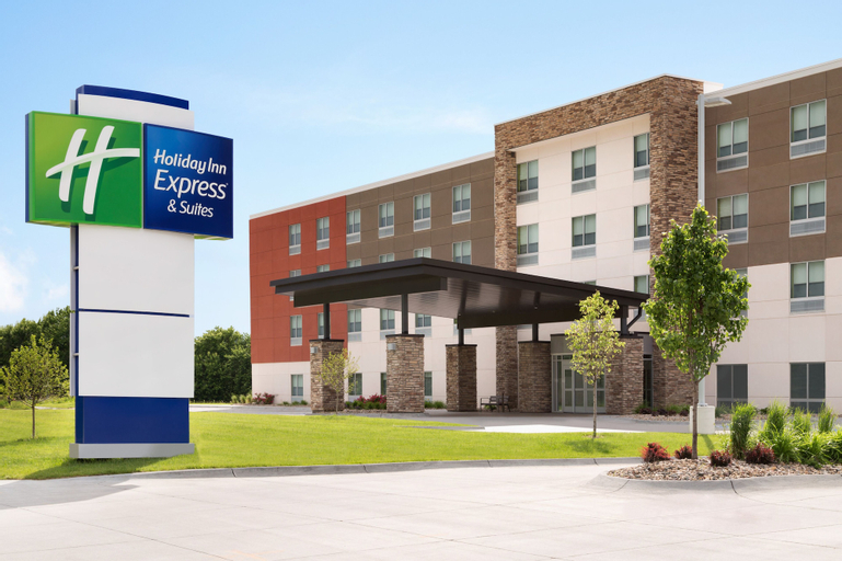Exterior & Views 1, Holiday Inn Express & Suites Clear Spring , an IHG Hotel, Washington