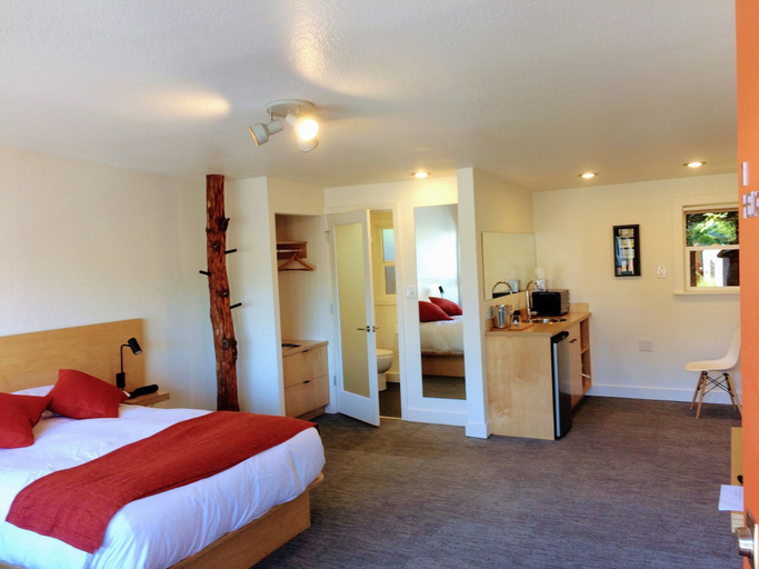 Bedroom 3, Heliotrope Hotel, Whatcom