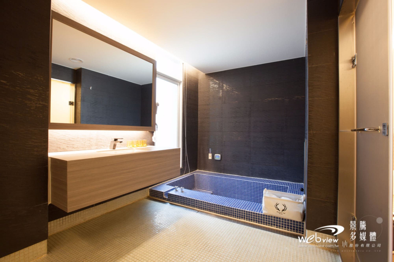 Bathroom 5, YA-NOLD Hot Spring Hotel, Yilan