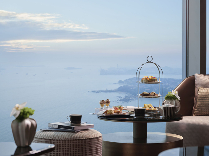 Exterior & Views 21
