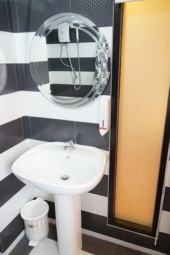 Bathroom 4, Ma Non Nont Hotel & Apartment, Muang Nonthaburi