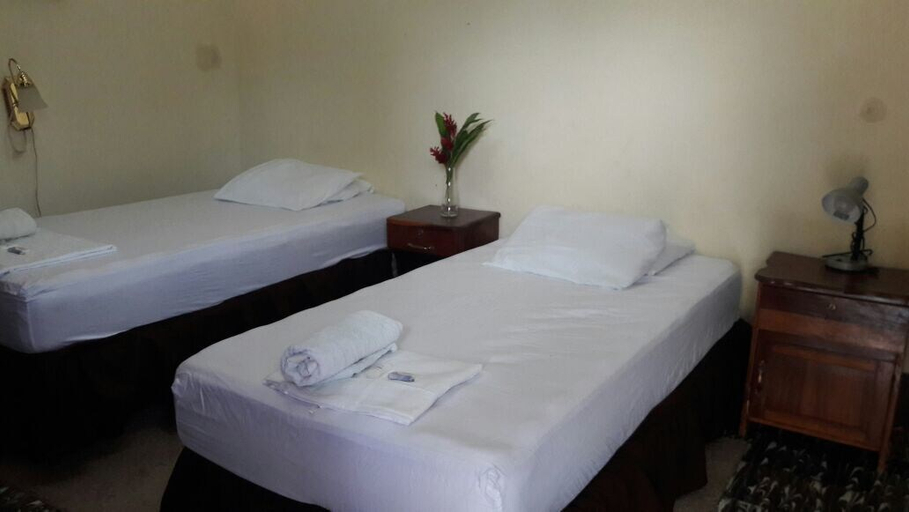Bedroom 4, Hotel Yeland, Nagarote