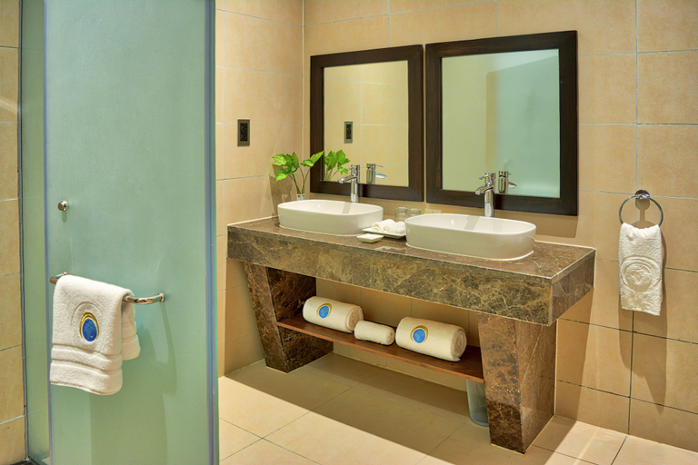 Bathroom 4, Speke Resort & Conference Centre, Kampala