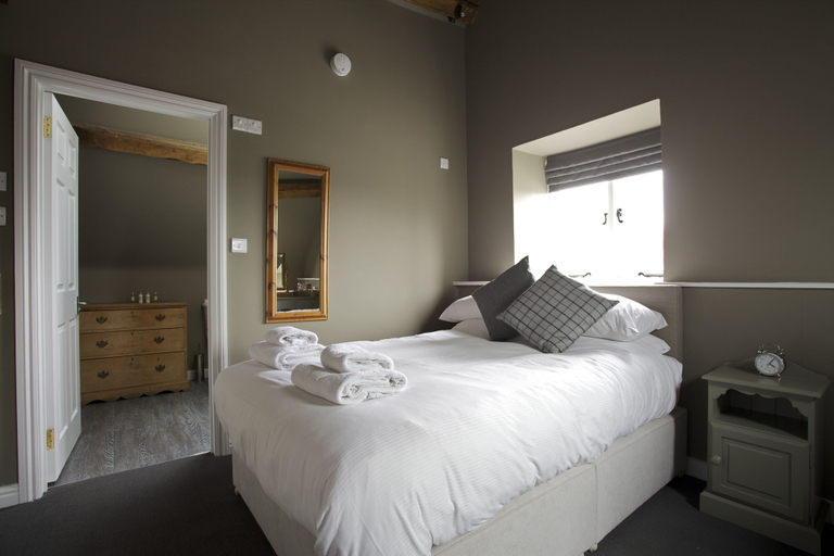 Bedroom 2, The Kings Arms, Gloucestershire