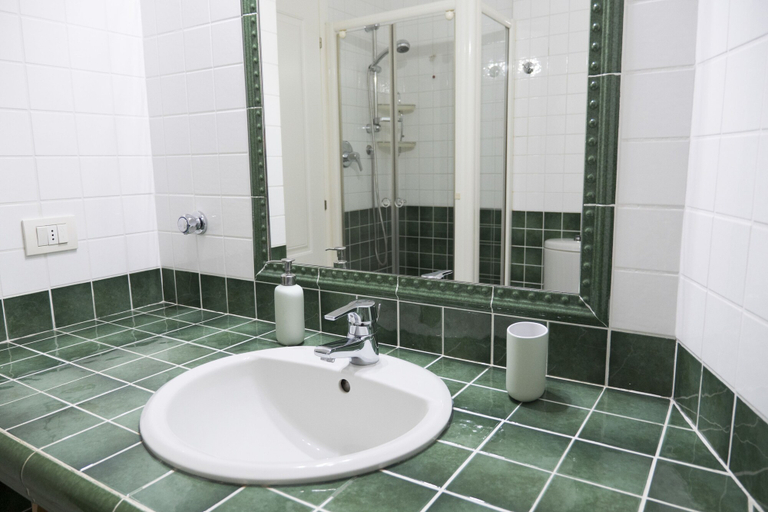 Bathroom sink 3, Casa Bella View, Bologna