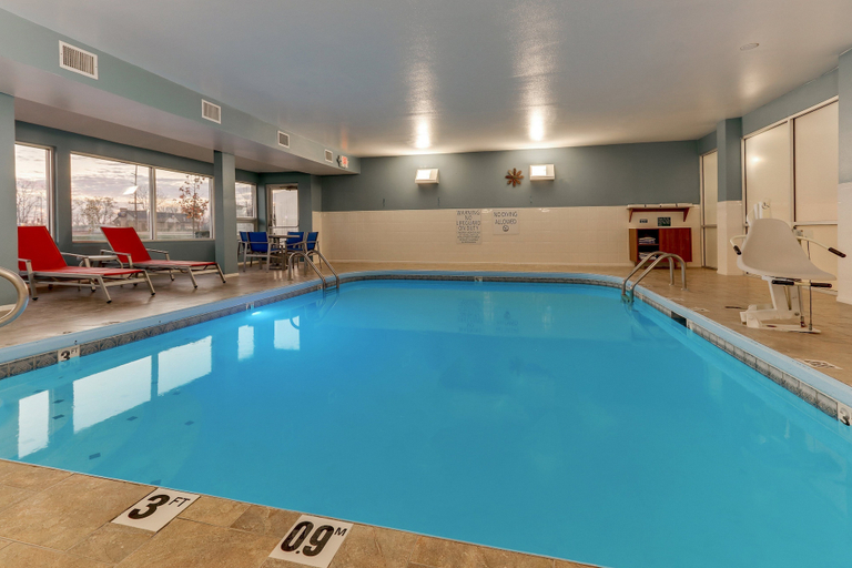 Sport & Beauty 5, Holiday Inn Express CINCINNATI NORTH - MONROE by IHG, Warren
