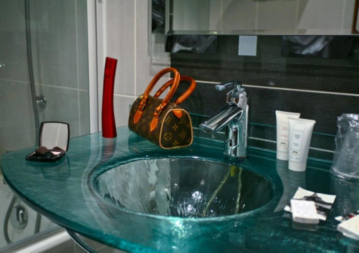 Bathroom 5, Hotel Convention Montparnasse, Paris