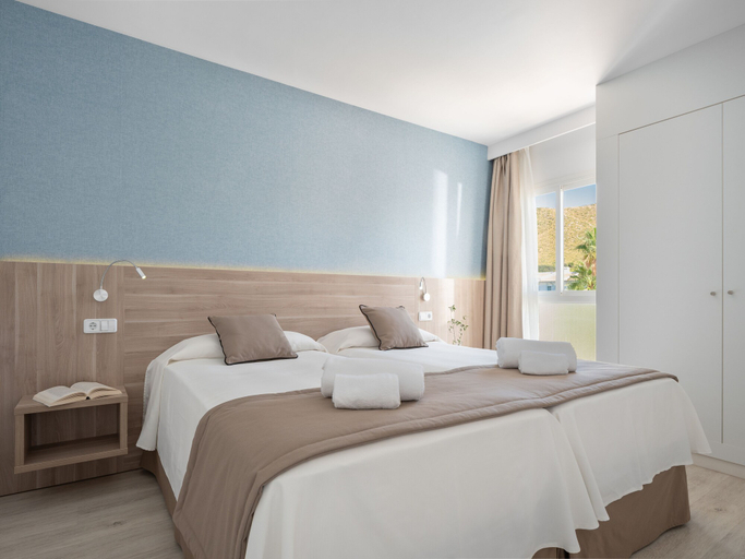 Bedroom 3, Puerto Azul Suite Hotel, Baleares