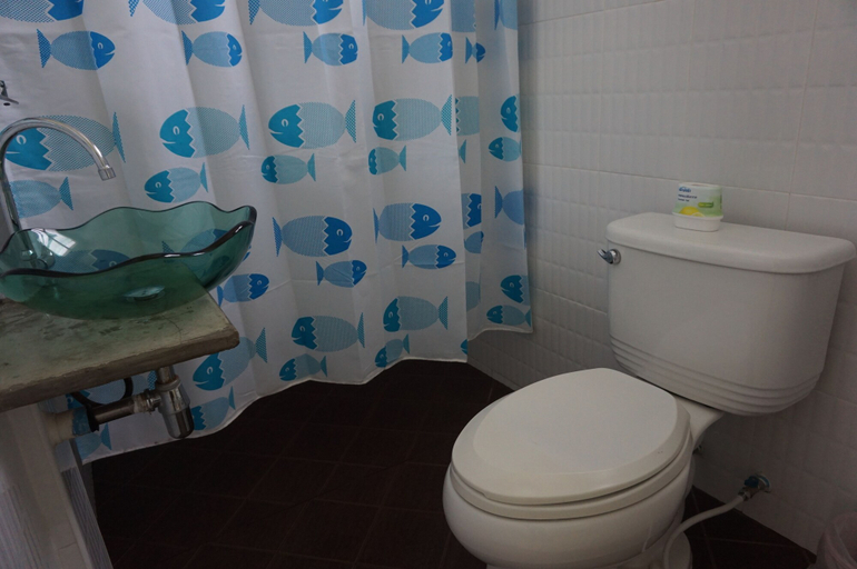 Bathroom 3, Thatphanom Place, That Phanom
