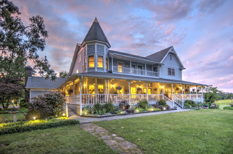 Exterior & Views