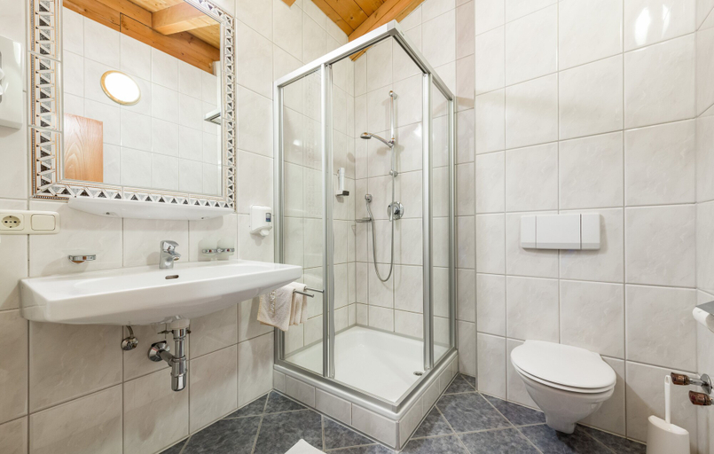 Bathroom 5, Moserhof, Reutte
