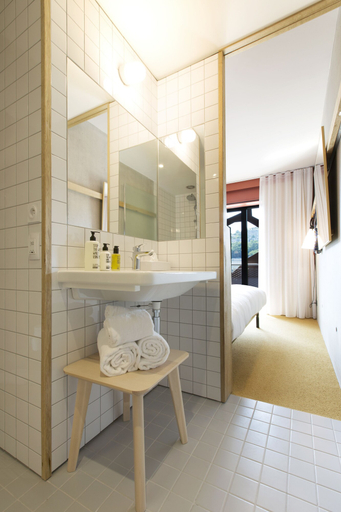 Bathroom 4, MOB Hotel Lyon Confluence, Rhône