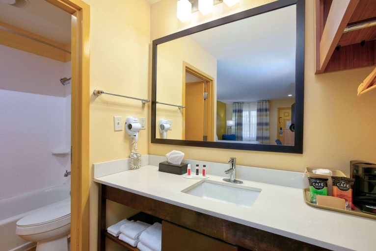 Bathroom 4, Days Inn by Wyndham Batesville, Panola