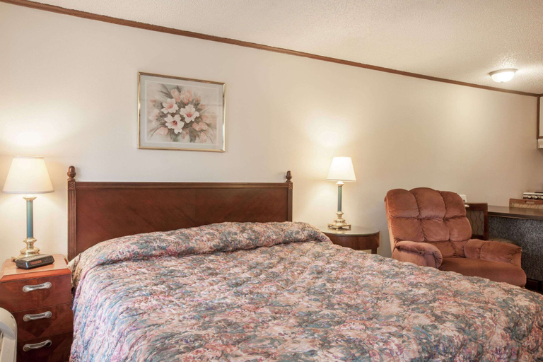 Bedroom 2, Knights Inn Greensburg, Westmoreland
