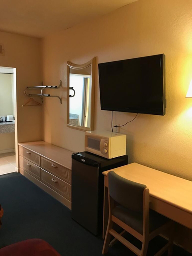 Others 5, Budget Inn, Ochiltree