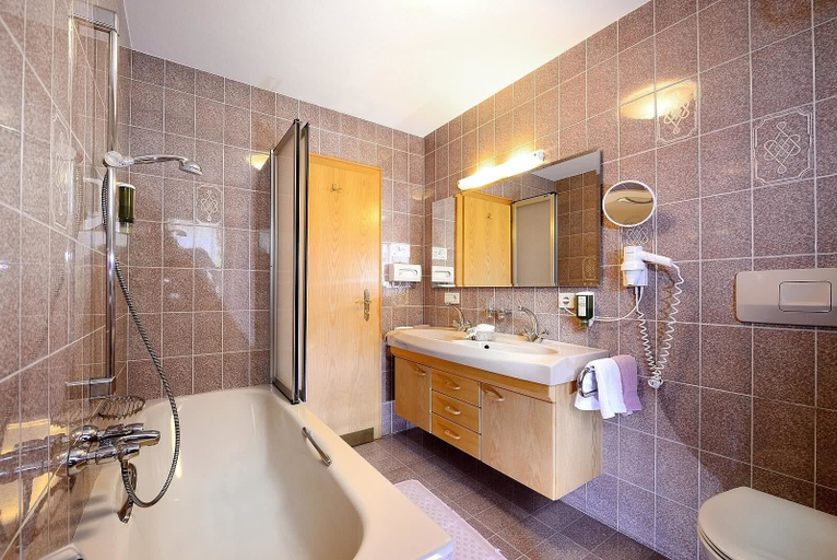 Bathroom 3, Residence Bacher, Bolzano