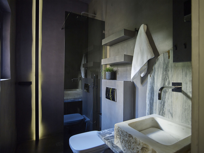Bathroom 5, innAthens, Attica