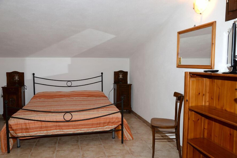 Bedroom 2, B&B Perdalonga, Oristano