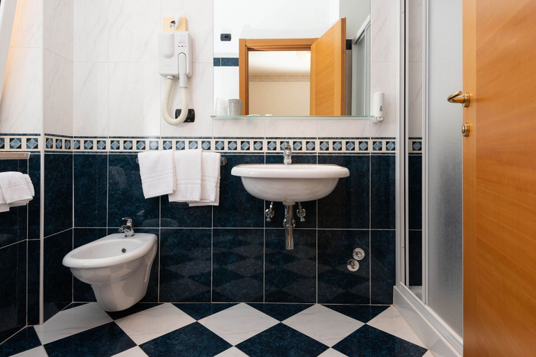 Bathroom 4, Hotel Paradiso Grottammare, Ascoli Piceno
