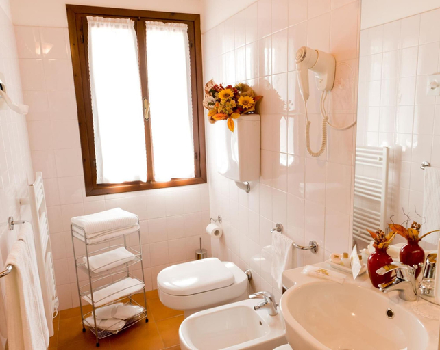 Bathroom 3, Hotel Antica Fenice, Venezia