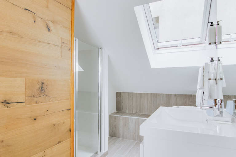 Bathroom 4, Hôtel du Jeu de Paume, Yvelines