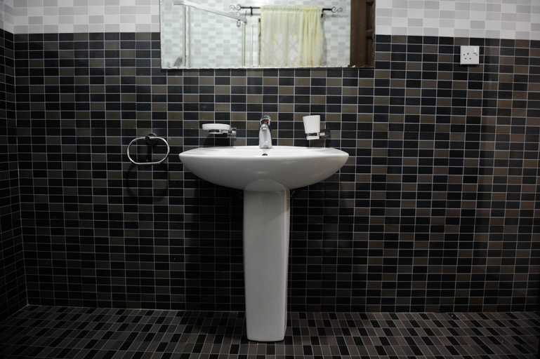 Bathroom 3, Mount Pleasant Inns & Apartment, Akwapim North