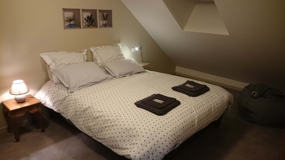 Bedroom 3, L'Astrassadou, Cantal