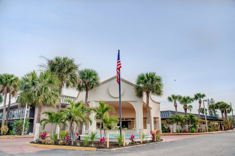 Exterior & Views 1, Super 8 by Wyndham St. Petersburg, Pinellas
