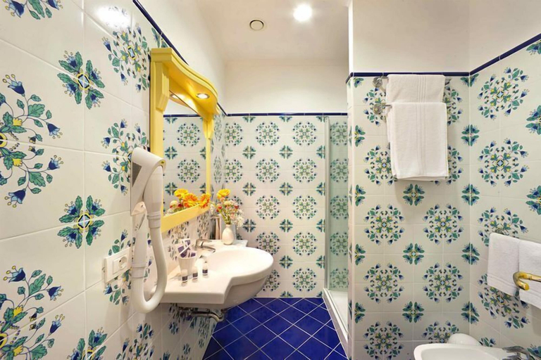 Bathroom 5, Hotel Astoria Sorrento, Napoli