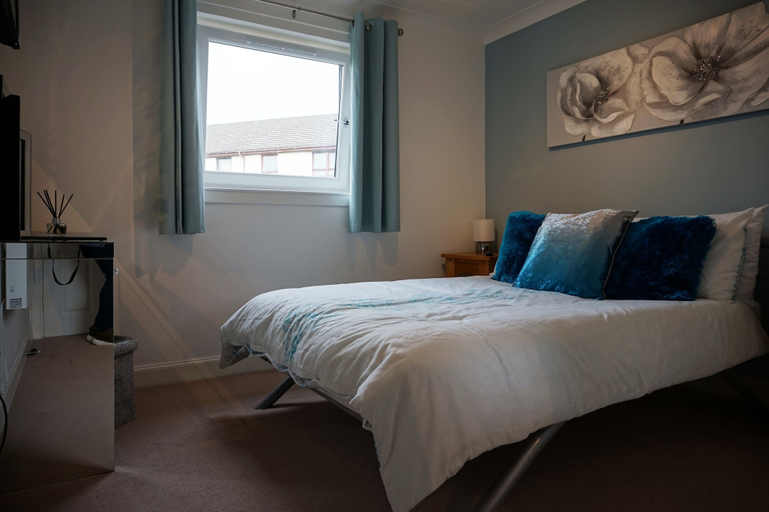 Bedroom 3, Large Apartment GLA Airport, Renfrewshire