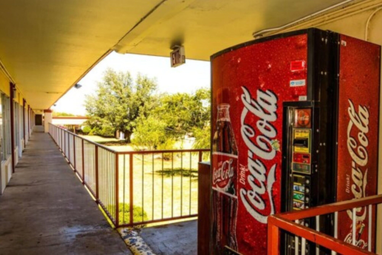 Food & Drinks, Executive Inn Hotel & Conference Centre, Comanche