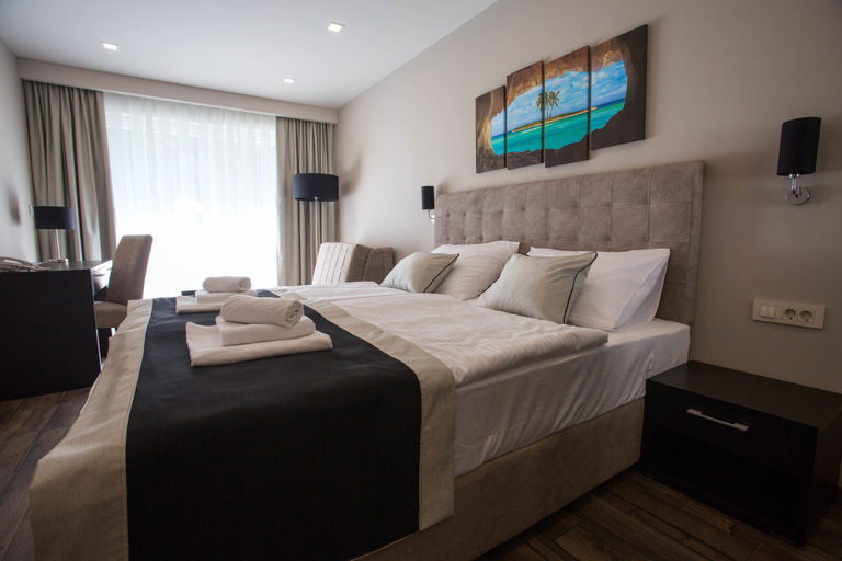 Bedroom 2, Hotel Central Beach 9, Makarska