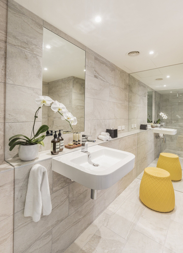Bathroom 5, Quay West Suites Melbourne, Melbourne