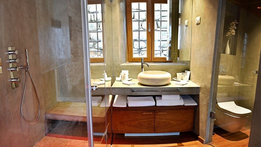 Bathroom 4, Monte Bay Retreat - Adult Only