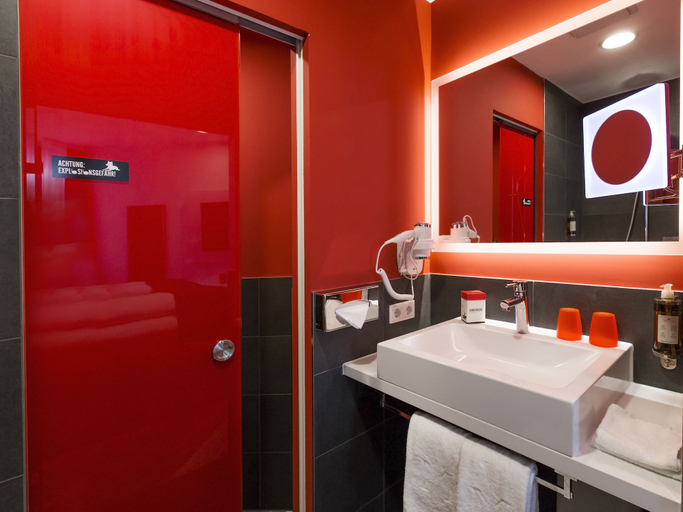 Bathroom 5, DORMERO Hotel Roth, Roth